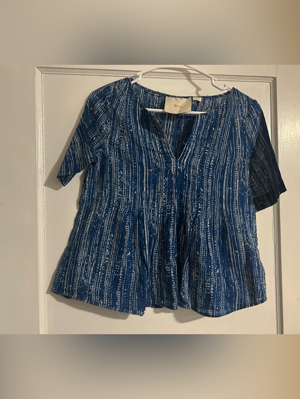 Maeve Blue Striped V-Neck Short Sleeve Blouse